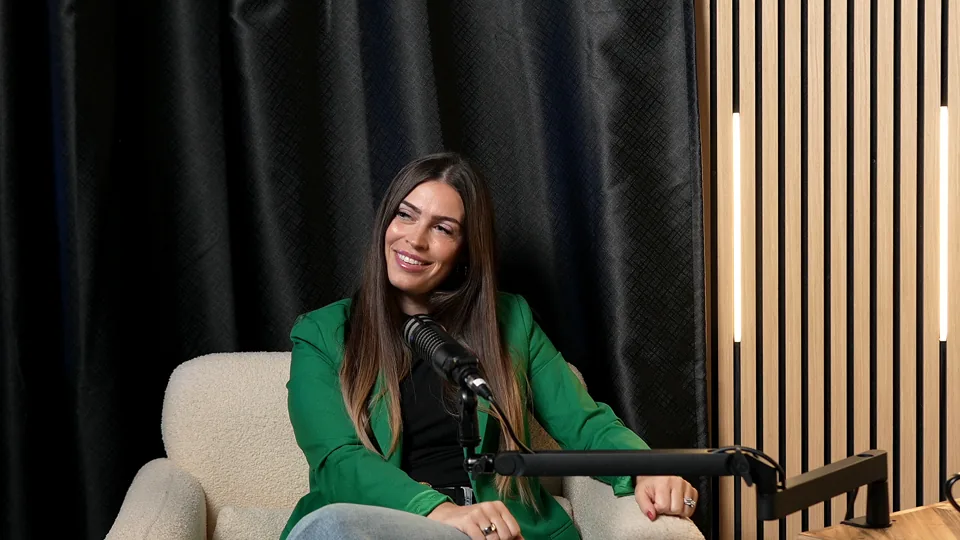 G. Lending team member in the studio lounge